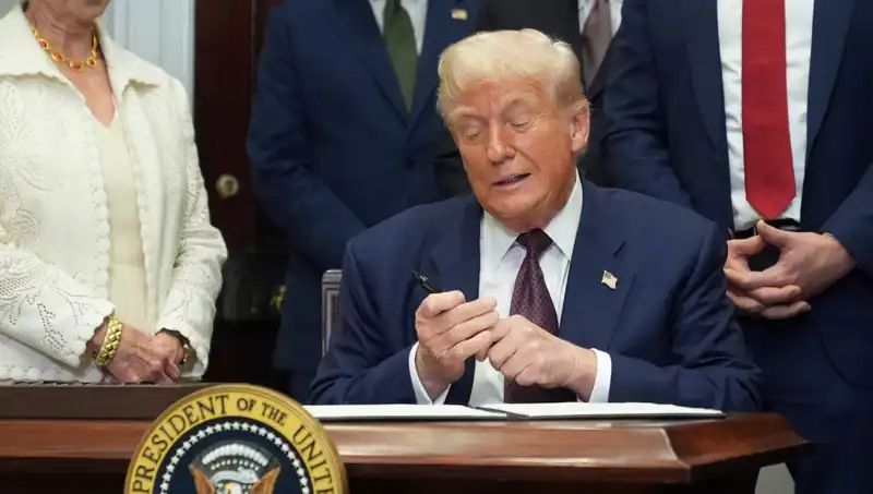 Trump, Beyaz Saray’ı Yenilemek İçin 200 Milyon Dolar Ayırdı