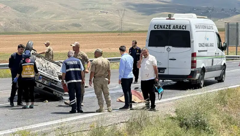 Mezuniyet Kutlaması Öncesi Trafik Kazası: Bir Hayat Kaybedildi, Dört Kişi Yaralandı