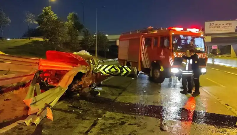 Otomobile Saplanan Bariyer Kazası: Sürücü Şu An Ağır Yaralı
