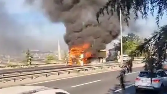 D-100 Karayolu’nda TIR Yangını: Trafik Felç Oldu
