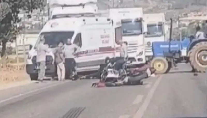 Hatay'da Feci Trafik Kazası: İki Kişi Hayatını Kaybetti, Bir Kişi Ağır Yaralandı