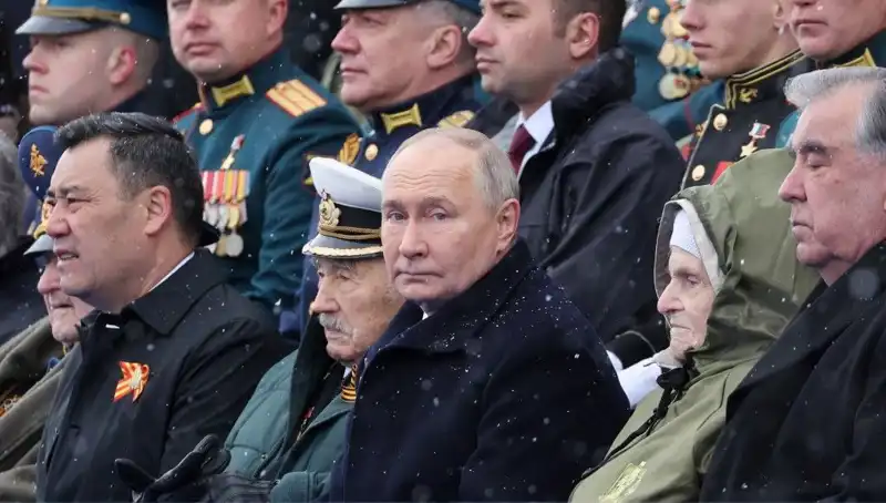 Rus Ordusu Genişliyor: Putin'den Savaş Hazırlıkları İçin Tarihi Çağrı