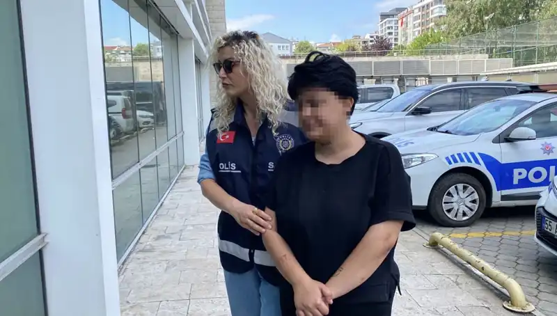 Korkunç Olay! Genç Adam Annesini 11 Yerinden Bıçakladı