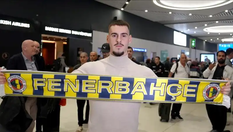 Fenerbahçe, Genç Yıldızı Mimovic’in Lisansını Çıkardı! Taraftarları Heyecanlandırdı