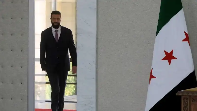 Paris'te Şara-Macron Zirvesi: Fransa'nın Yeni Suriye'nin İnşasına Desteği