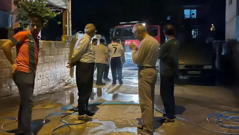 Park Halindeki Araçta Çıkan Alevler Korku Dolu Anlar Yaşattı