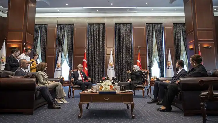 AK Parti'nin Bayramlaşma Programı: CHP'nin Yokluğu Dikkat Çekiyor
