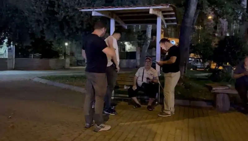 Kısmı Görme Kaybı Olan Adamın Telefonunu Çaldılar: Şoke Eden Olay