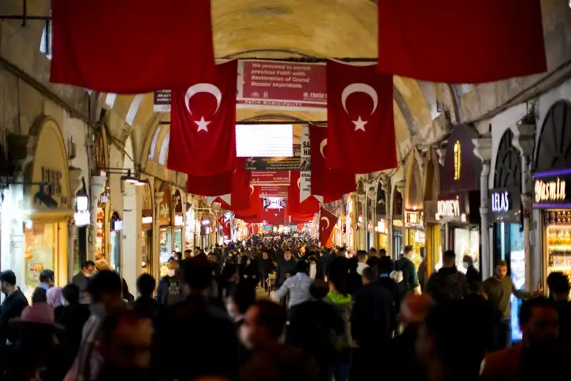 Kapalıçarşı'da 100 Milyon Liralık Şok Vurgun: Lüks Restoranlar ve Çakarlı Araçlar!