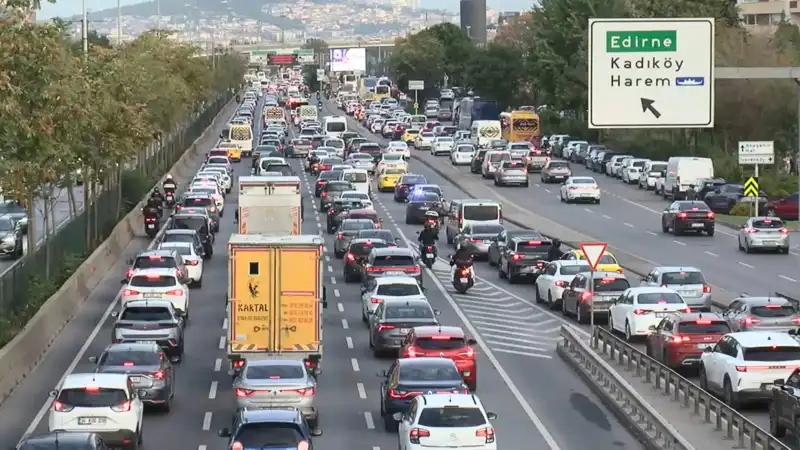 İstanbul'da Trafik Çileye Dönüştü: Yoğunluk Yüzde 90’a Ulaştı!