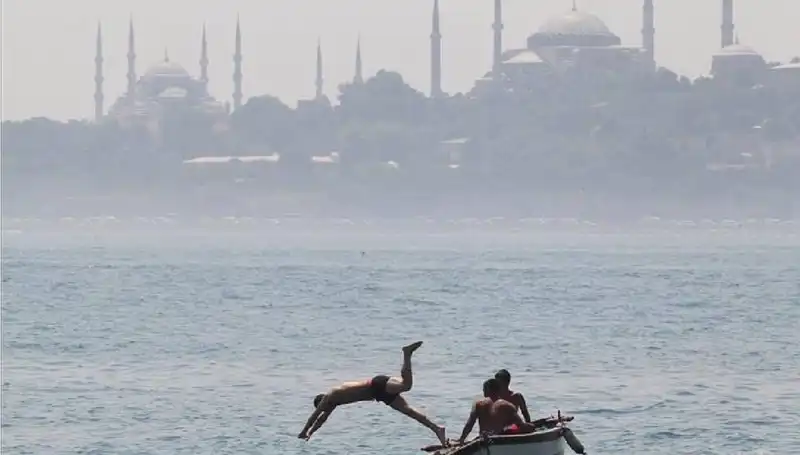 Aşırı Sıcaklar Yolda: Hafta Sonu 44 Derecelere Varıyoruz!