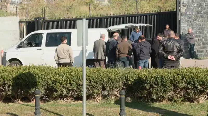 İstanbul'da 12 Yaşındaki Çocuğun Scooter'ına Araç Çarptı: Trajik Kaza!