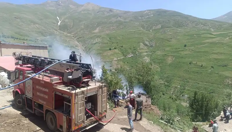 Van'da Korkunç Yangın: Küçük Çocuğun Hayatı Son Buldu