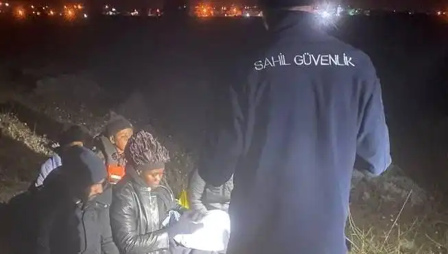 İzmir'de Düzensiz Göçmen Operasyonu: 7 Yakalandı!