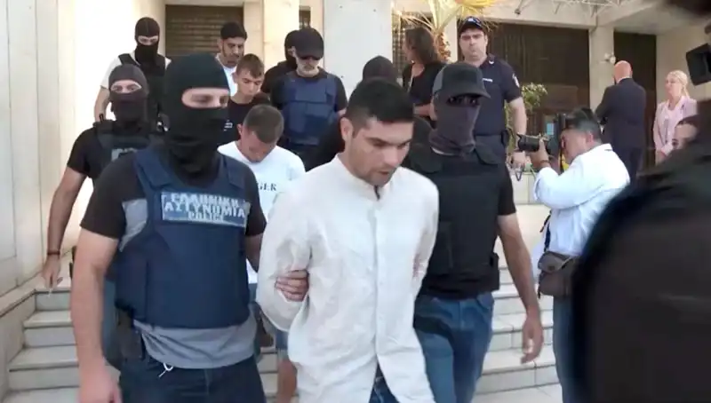 Atina’da Şok Edici Cinayet: Profesörün Eski Eşi ve Dört Kişi Gözaltında