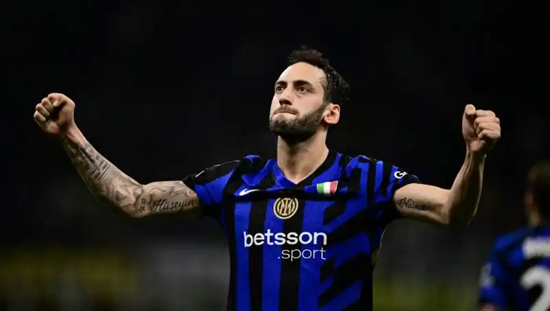 Hakan Çalhanoğlu, Tatilde Ama Inter'in İhtiyaç Duyduğu Yıldız Olacak mı?