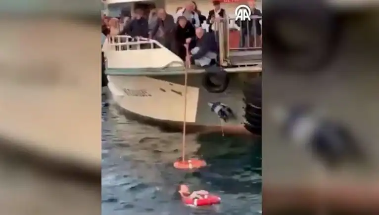 Üsküdar'da Yolcu Denize Düştü: Korku Dolu Anlar Yaşandı