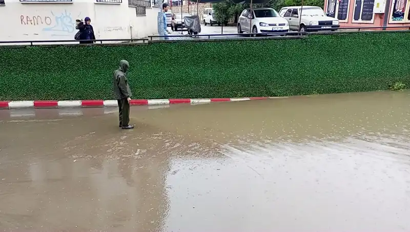 Aydın’da Yoğun Sağanak Yağışları Alt Geçidi Su Bastı, Vatandaşlar Tedirgin