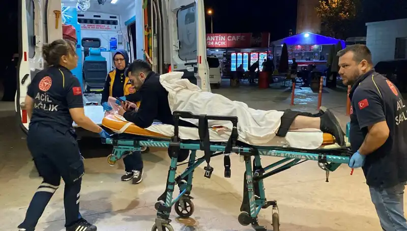 Kavga Eden Çiftçiye Uyarıda Bulunan Adam Bacağından Bıçaklandı