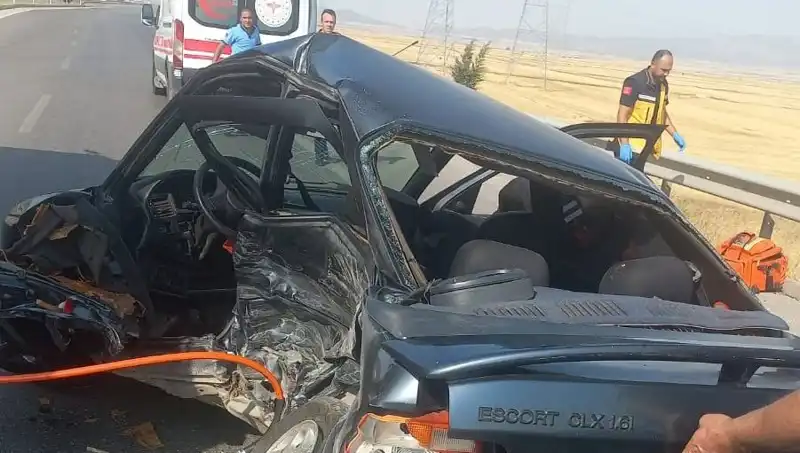 Gaziantep'te Korkunç Kaza: İki Otomobil Çarpıştı, Can Kaybı ve Yaralı Var!