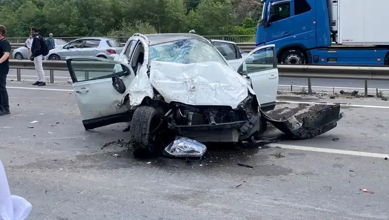 Betona Çarpan Araç Bariyerlere Uçtu: Kaza Ayrıntıları Ortaya Çıktı