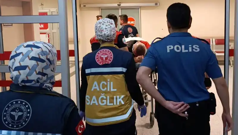 Kayseri'de Trafik Kazası: İki Kişi Yaralandı, Polis Olay Yerinde!