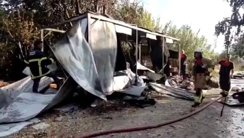 Hatay'da Konteyner Yangını: 10 Konteyner Küllerle Doldu