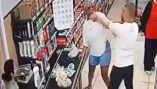 Market Kasa Sırasında Şok Olay: Kadına Çocuk Gözleri Önünde Saldırı!