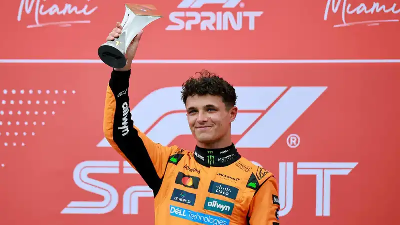 Lando Norris, Formula 1'de Tarihe Geçen Şampiyonluğa İmza Attı