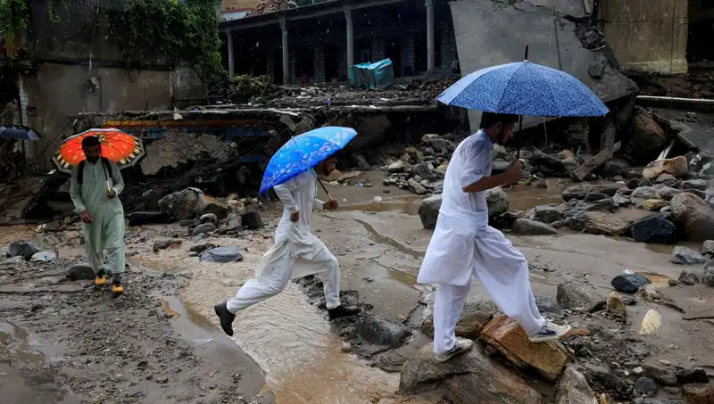 Pakistan'daki Dev Sel Felaketi: DSÖ'den Tıbbi Yardım Eli