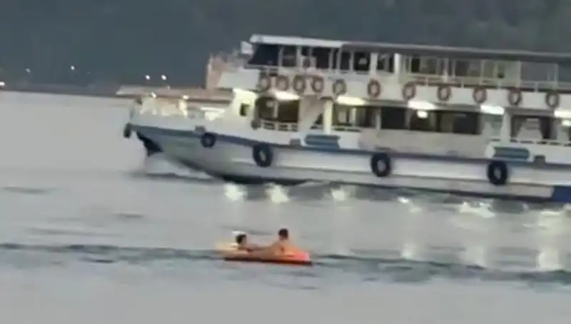 Sarıyer Sahilinde Çocukların Tehlikeli Macerası: Botla Denize Açıldılar