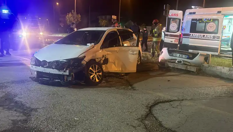 Pikap ve Otomobil Çarpıştı: Kazanın Ayrıntıları Yetkililer Tarafından Açıklandı