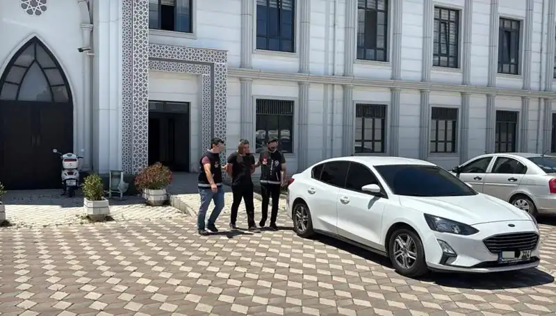 Kocaeli'de Şok Cinayet: Katil Zanlısı Adli Makamlara Sevk Edildi