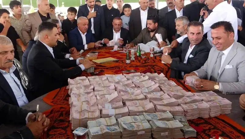 Düğünlerde Gelenek ve Görenek: 4 Saat Süren Takı Töreni ve Altın Ziyafetleri