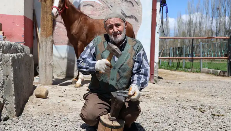 77 Yaşında Mesleğinin Son Ustası: 63 Yıldır Aşkla Çalışıyor
