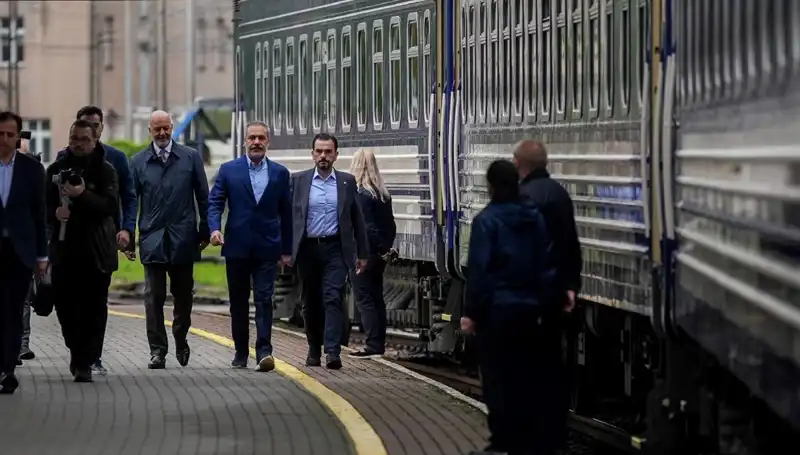 Dışişleri Bakanı Fidan, Ukrayna'da Tarihi Temaslarda Bulundu