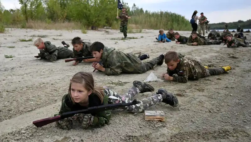 Rusya'da 8 Yaşındaki Çocuklar Askeri Eğitime Alınıyor: Savaşın Korkutucu Yüzü