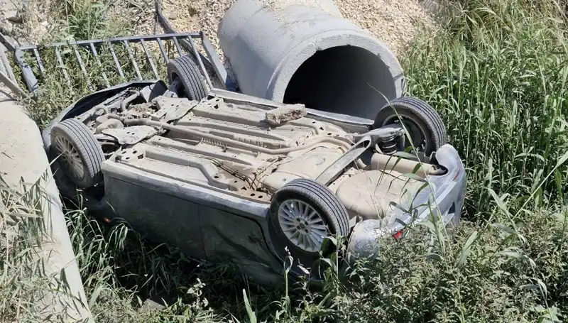 Pikap ile Devrilen Araçta İki Yaralı: Kaza Anı Gözler Önünde