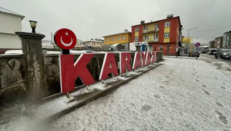 Temmuzda Yollar Beyaza Büründü: Sürücüler Kış Şartlarına Hazırlıksız Yakalandı