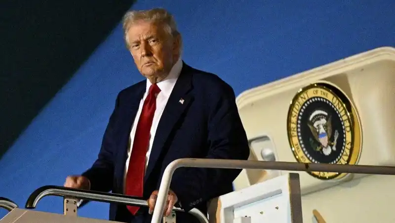 Katar'ın 400 Milyon Dolarlık Jetine Trump'ın İlk Uçuşu ile Dair Sır Perdesi Aralandı