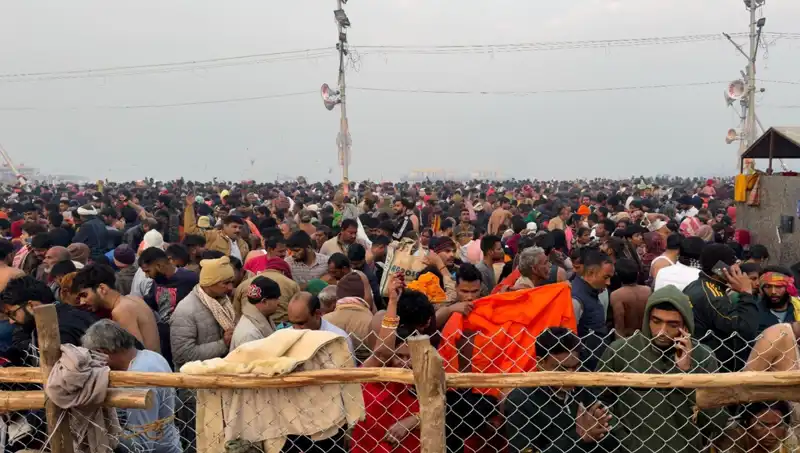 Hindistan'daki Dini Festivalde Büyük İzdiham: 6 Can Gitti
