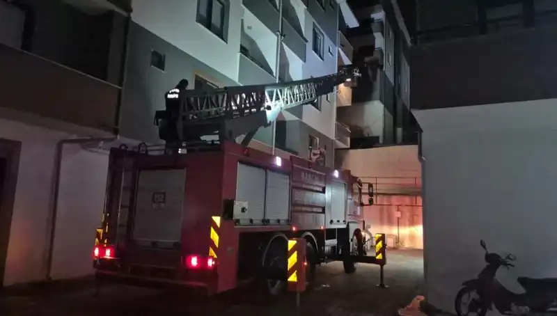 Mahallede Gece Yarısı Uyuyakalan Çocuk, Tüm Dikkatleri Üzerine Çekti