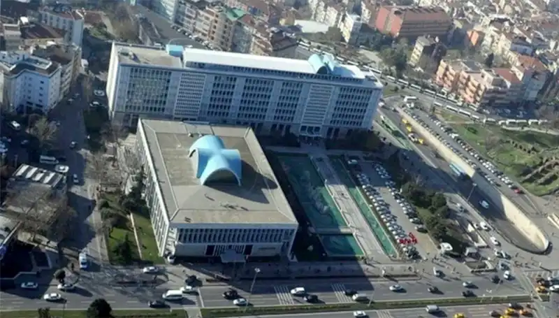 İBB'nin Enderun WhatsApp Grubu İncelemesi: Mesajlar Ortaya Çıktı