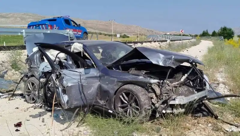 Sivas'ta İki Ayrı Trafik Kazası: 9 Yaralı, Kaza Anları Korkuttu