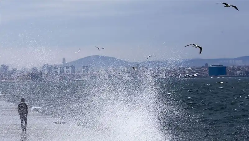 Marmara ve Ege bölgeleri için beklenen kuvvetli rüzgar tehlikesi!