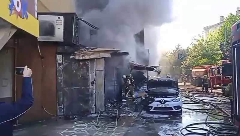Ümraniye’de Hediyelik Eşya Dükkanında Çıkan Yangın Korkuttu