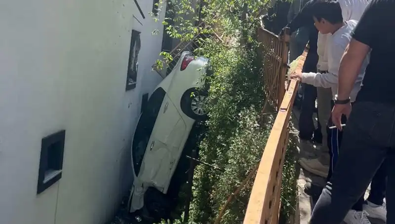 Kağıthane'de Felakete Yol Açan Olay: Metrelerce Sürüklenen Araçlar