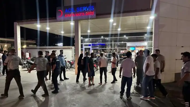 Acil Servis Önünde Yaşanan Kavga, Sağlık Çalışanlarını da Şaşkına Çevirdi!