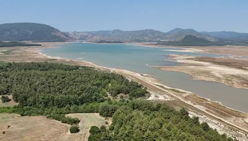 İzmir'de Tehlike Çanları: Yağışlar Yüzde 50 Düştü, Riskler Artıyor!