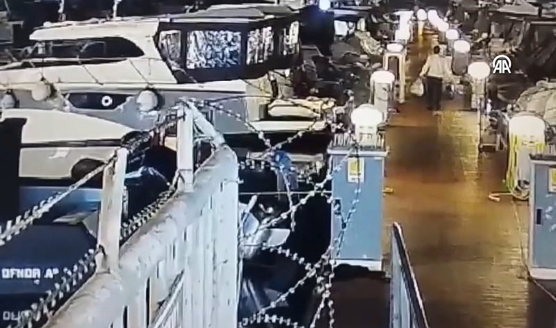 Tekneden Denize Düşen Genç Adamın Trajik Ölümü, Herkesi Şoke Etti